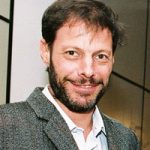 A integralidade no cuidado das pessoas vivendo com HIV e aids: a experiência do CRT