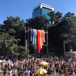 Cores, orgulho e solidariedade: assista ao vivo o Camarote da Agência Aids na Parada LGBT+ de SP