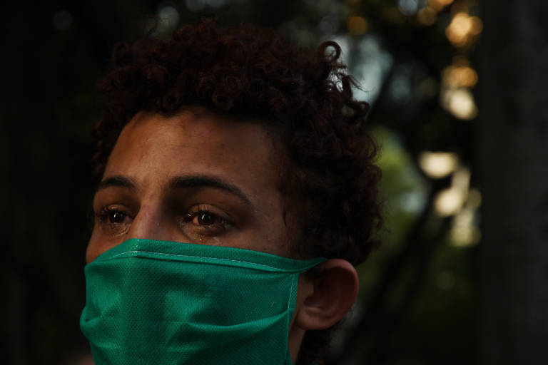 População trans vive em malocas no centro de SP