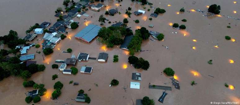 Enchentes atingiram várias cidades gaúchas, como Encantando