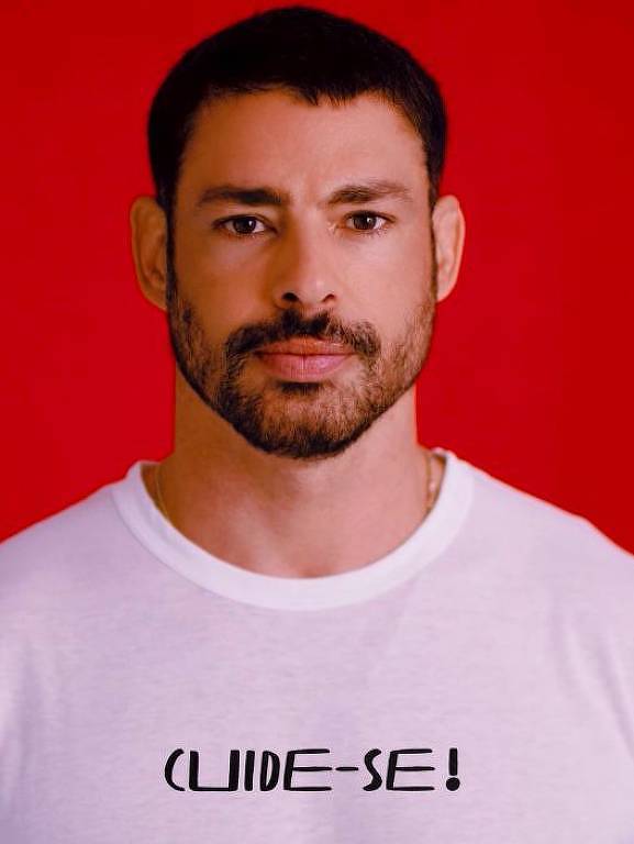 O ator Cauã Reymond no filme da campanha da Prefeitura do Rio sobre prevenção do HIV