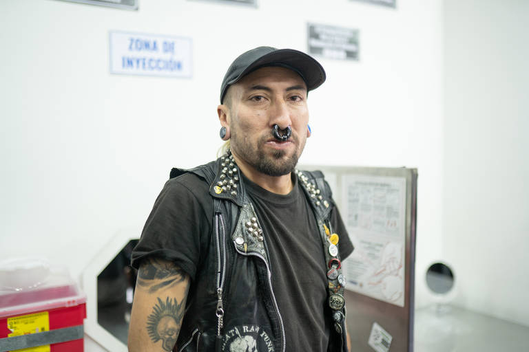 Usuários de drogas têm sala de consumo seguro em Bogotá, na Colômbia