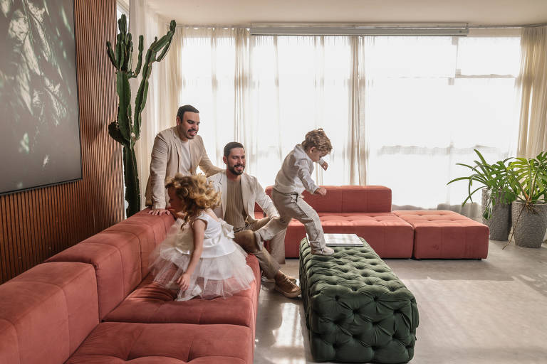 Dia dos Pais: casais homoafetivos buscam a reprodução assistida para terem filhos