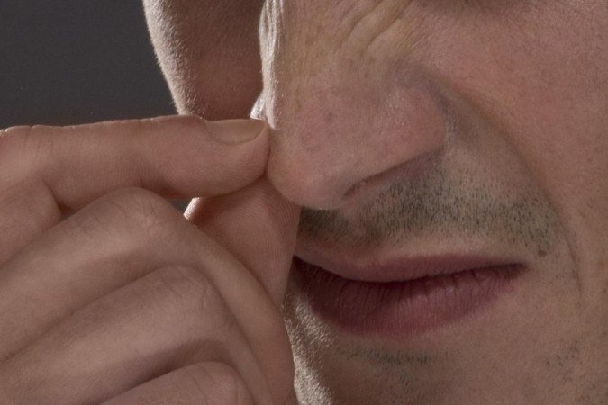 Risco de transmissão de covid é aumentado por hábitp de cutucar o nariz - (crédito: Getty Images)