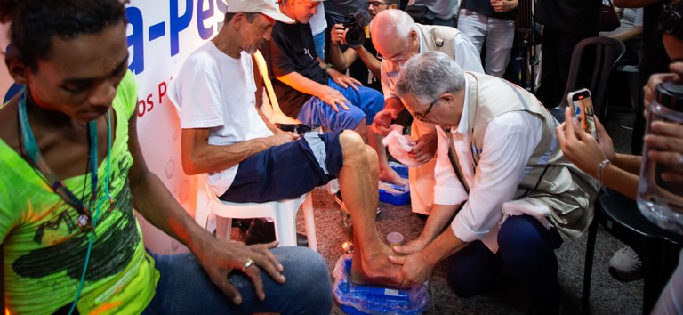 campanha lava pés ministro.jpg