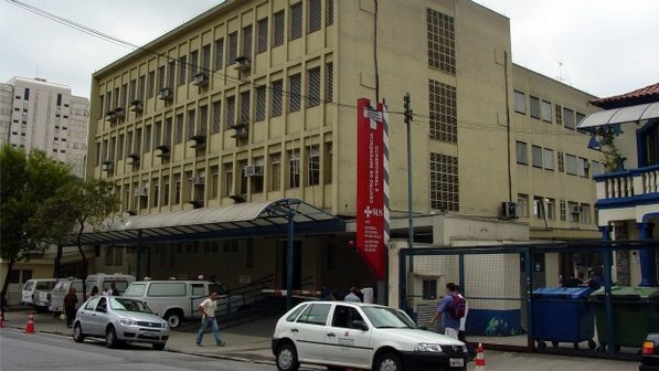 Movimentos protestam contra fechamento de centro de referência em Aids em São Paulo