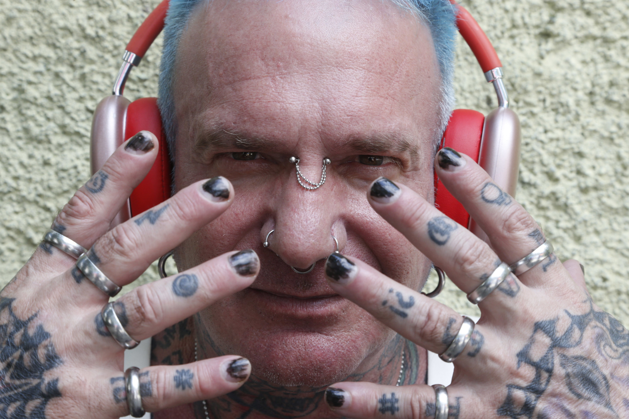 Rei do fetichismo no Brasil, Heitor Werneck celebra 57 anos com edição especial do Projeto Luxúria | Dois Terços