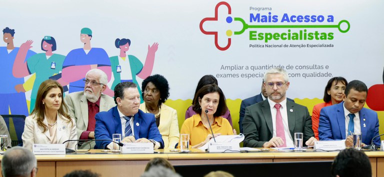 coletiva mais acesso a especialistas.jpg