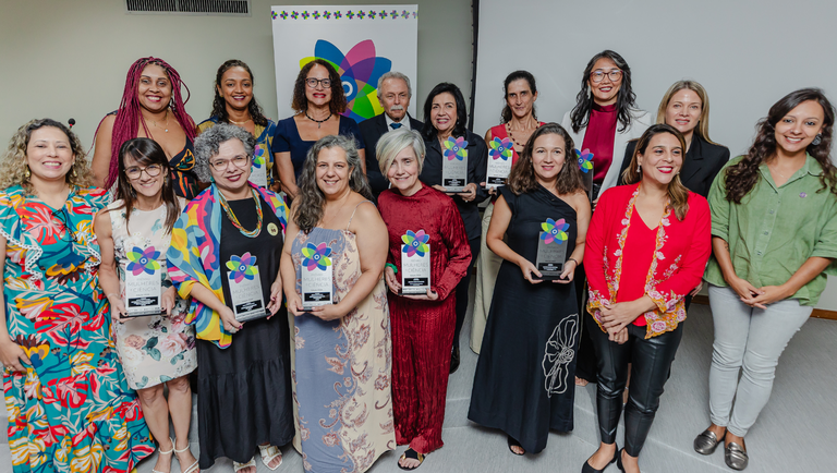 120325_PREMIO_LuaraBaggi (2).png