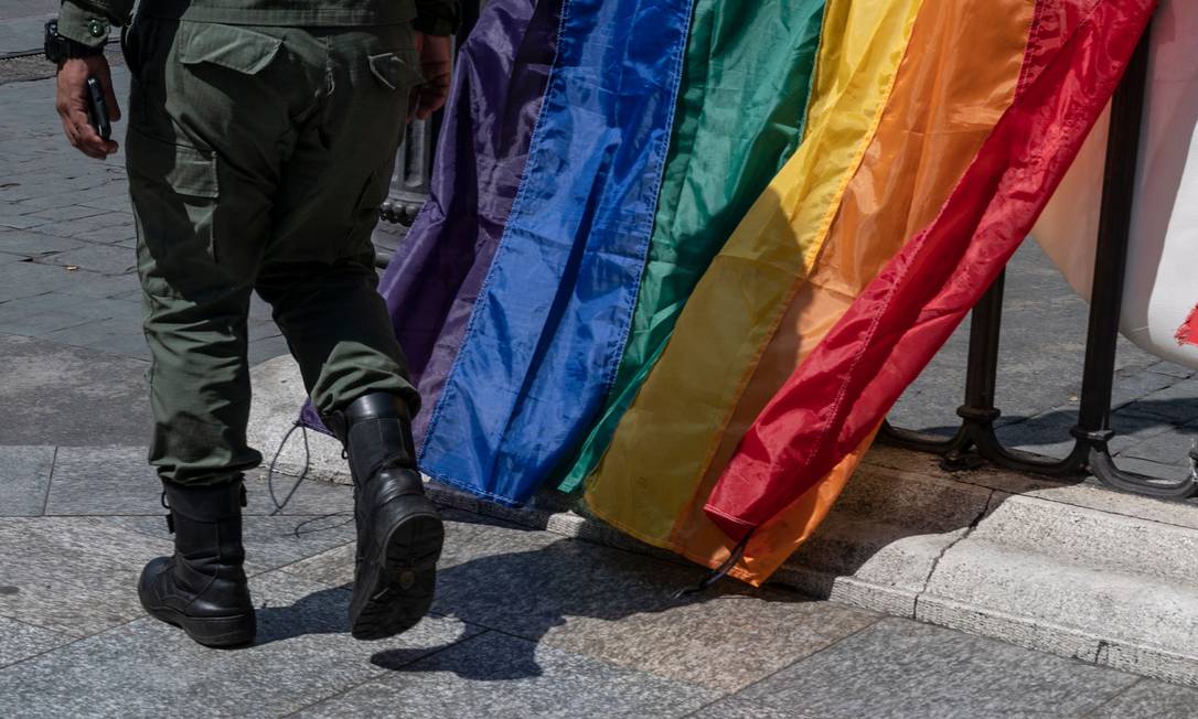 É mais grave ser gay do que ser corrupto': militares homossexuais na Venezuela enfrentam prisão e expulsão - Jornal O Globo