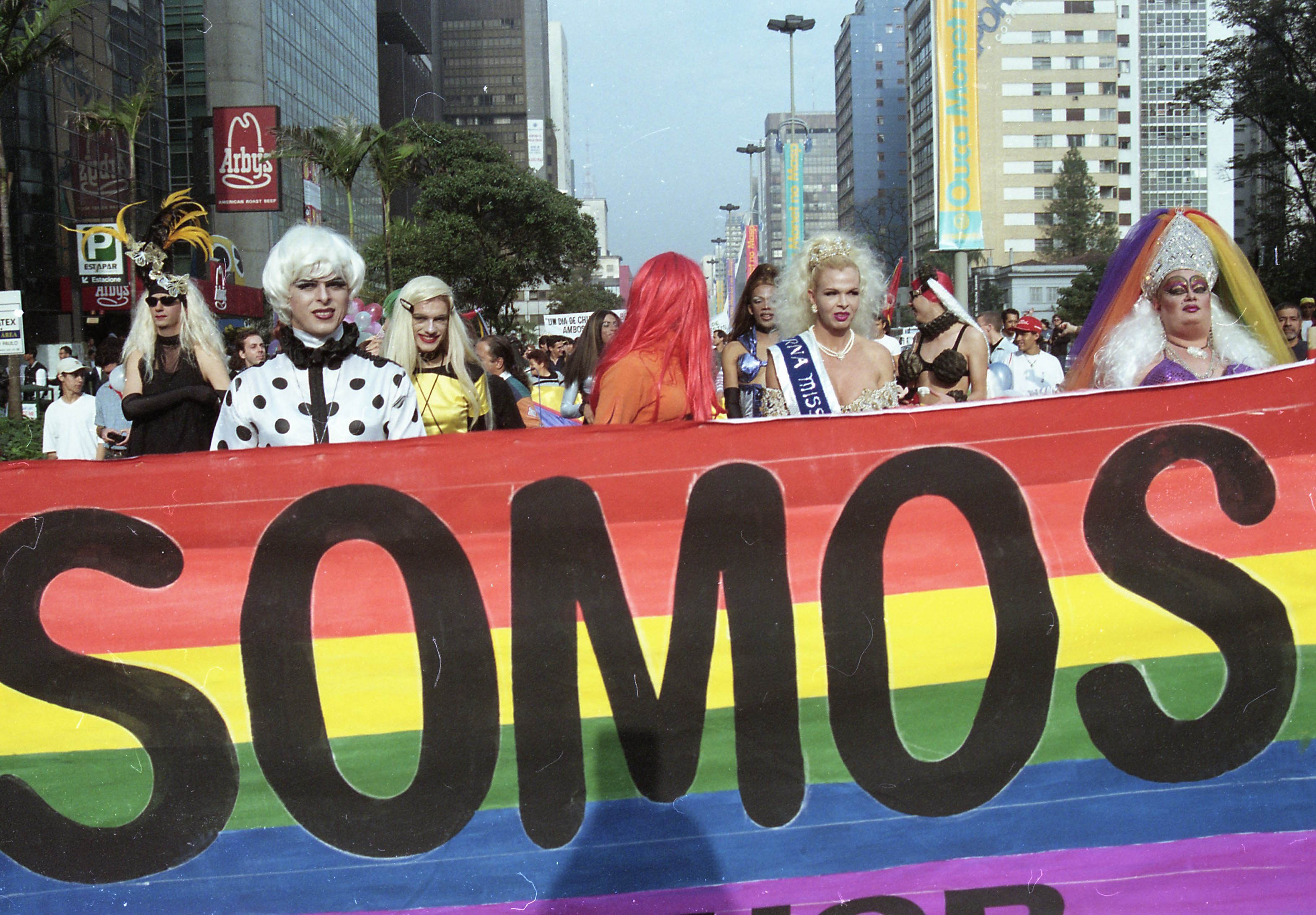 Parada do Orgulho LGBT+: como foi a 1ª edição do evento em SP, contada por quem estava lá, em 1997 - Estadão