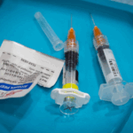 Folha de São Paulo: Secretário de Saúde dos EUA tenta enfraquecer programas de vacinação nas escolas