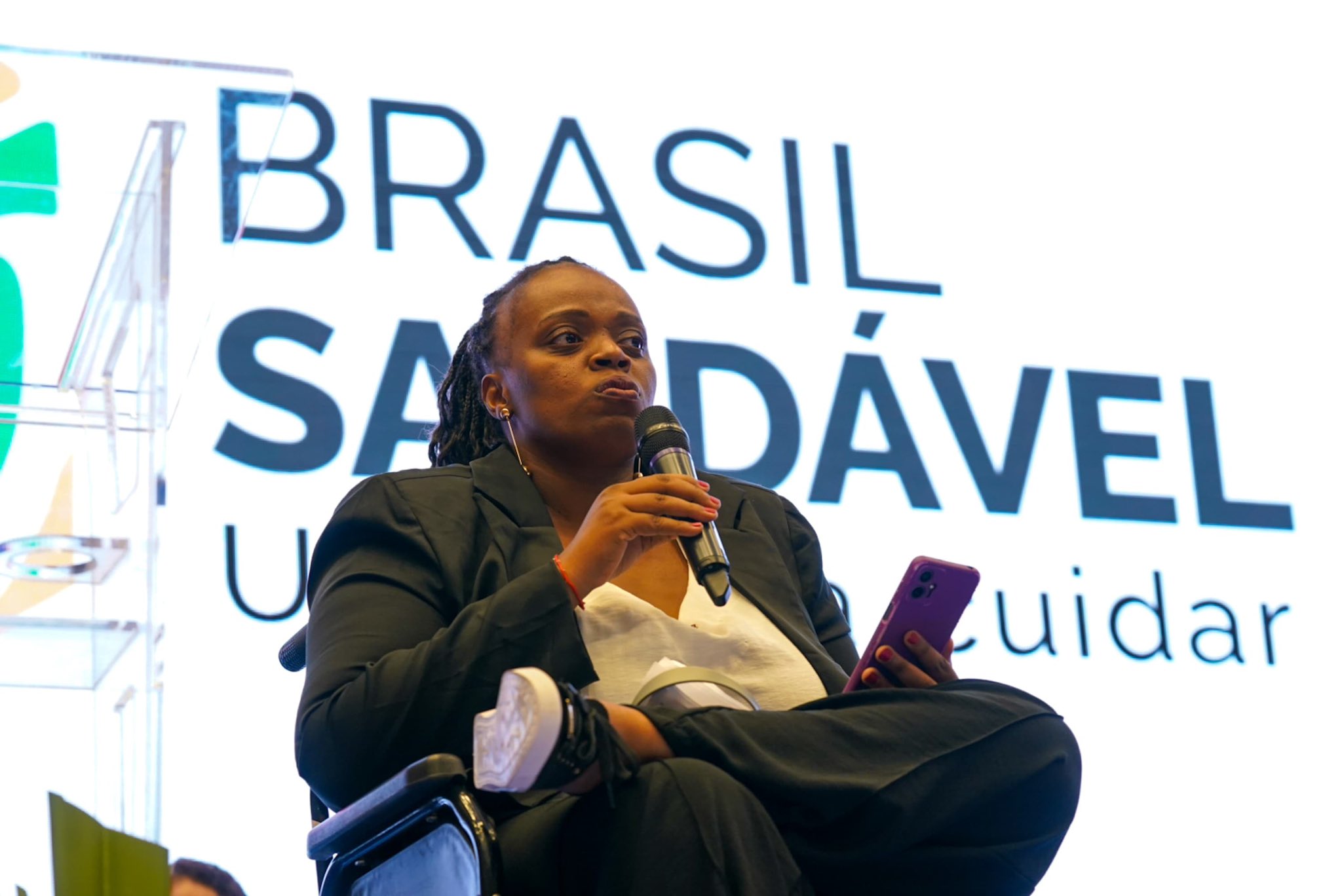 Ministério da Saúde 🩵 on X: "A sociedade civil também contribuiu para a consolidação do Brasil Saudável. Representando os movimentos sociais no evento, a líder Adjeane Oliveira, da Instituição HTLVIDA, enfatizou a