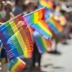 Orgulho também é saúde: por que o 28 de Junho continua sendo um ato de resistência para a população LGBTQIA+