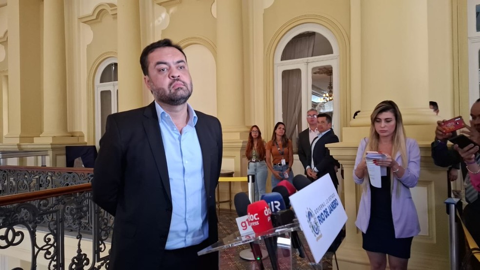 Cláudio Castro fala sobre o caso dos pacientes transplantados infectados com HIV — Foto: Cristina Boeckel/g1 Rio