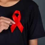 Metrópoles: Crise climática impacta a prevenção e o tratamento do HIV