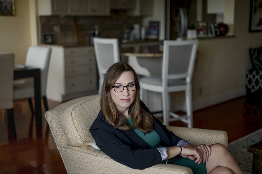Sarah McBride, senadora do estado de Delaware, em sua casa em Wilmington