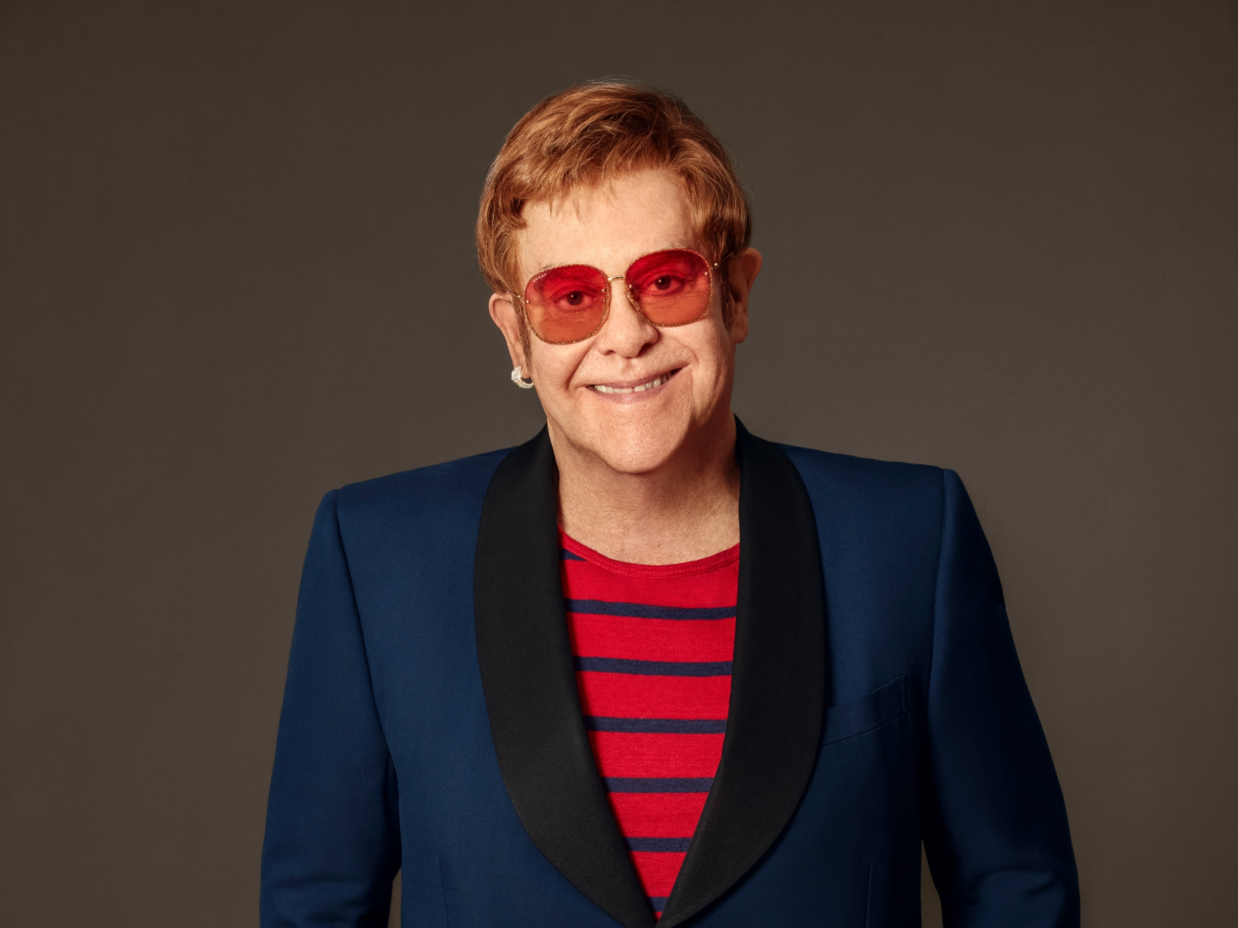 Elton John faz 75 anos; veja suas 10 músicas mais tocadas no Brasil