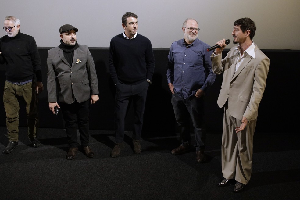 Equipe de 'Máscaras de Oxigênio (Não) Cairão Automaticamente' no Festival de Berlim — Foto: Kathleen Kunath/Divulgação