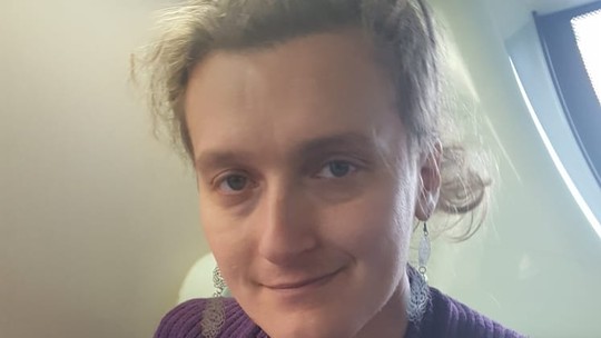 Mulher trans pode amamentar? Conheça Mika, que realizou sonho de dar o peito ao bebê