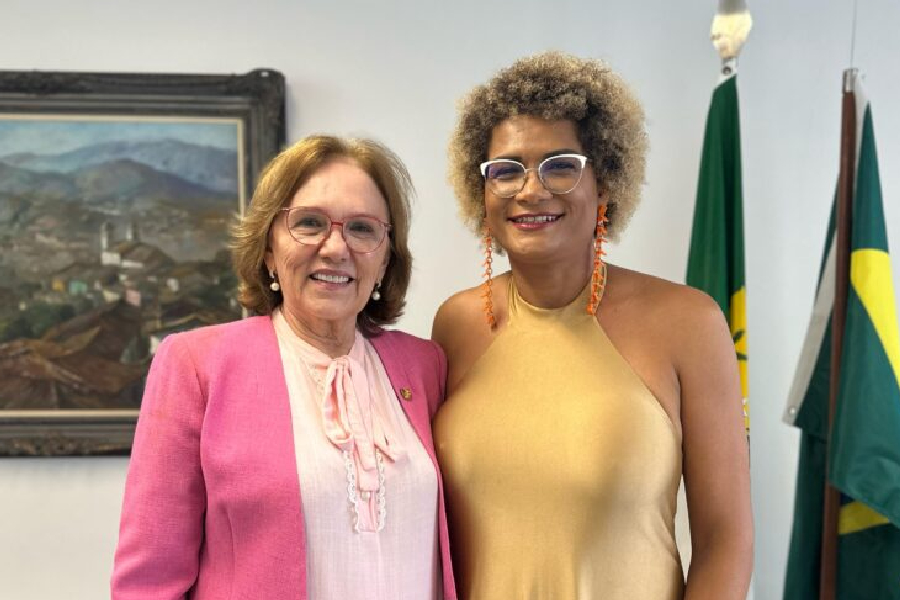 A senadora Zenaide Maia (esq.) indicou a professora Jaqueline Gomes de Jesus ao Diploma Bertha Lutz
