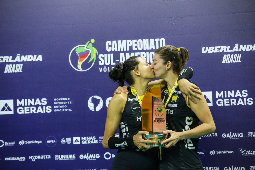 Carol, Anne, Praia Clube, Sul-Americano de vôlei — Foto: Eliezer de Castro