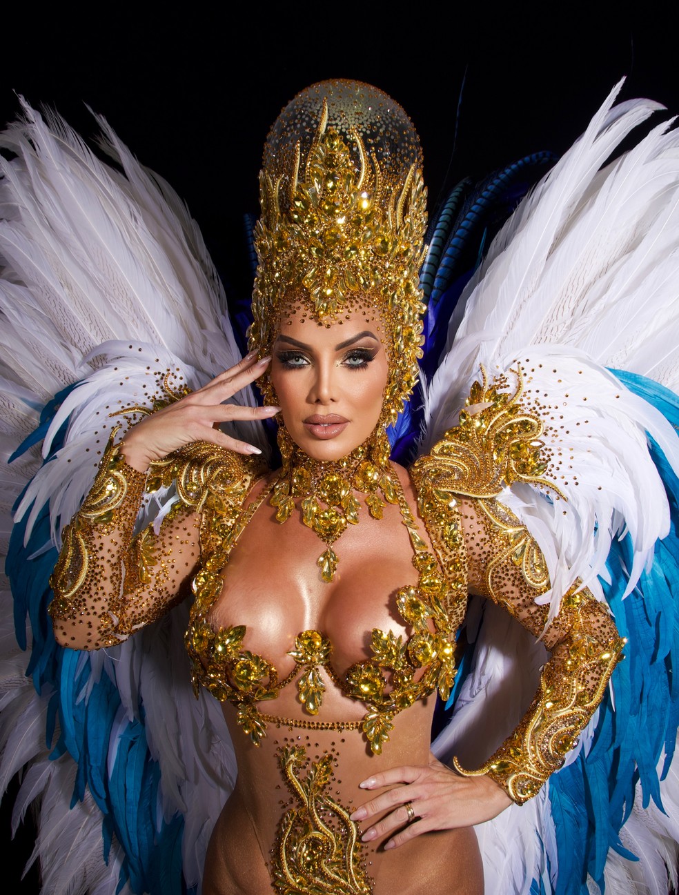 Rainha de bateria da Colorado, Camila Prins celebra momento: 'Uma vitória' — Foto: Alisson Bismark/Divulgação