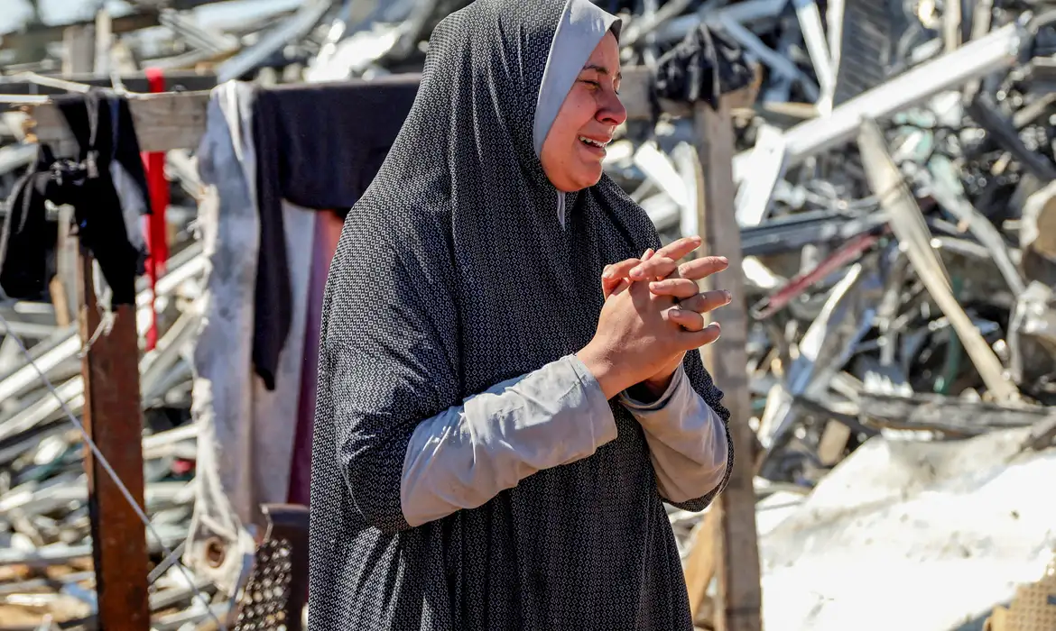 A mourner reacts during the funeral of Palestinians killed in an Israeli strike, in northern Gaza Strip, March 2, 2025. REUTERS/Abd Elhkeem Khaled TPX IMAGES OF THE DAY