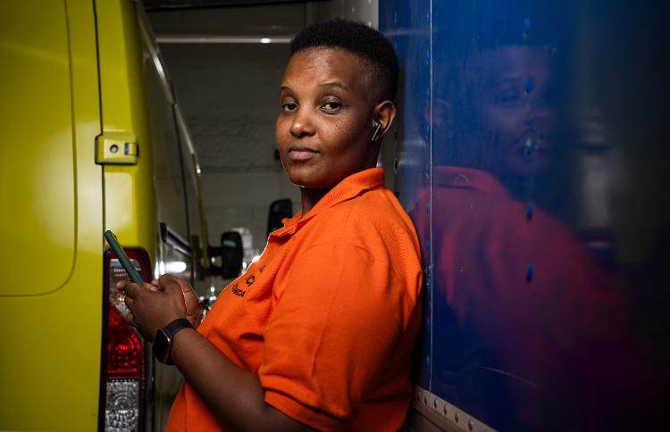 Lara Lopes decidiu fugir de Moçambique depois de ver duas personagens lésbicas numa novela brasileira