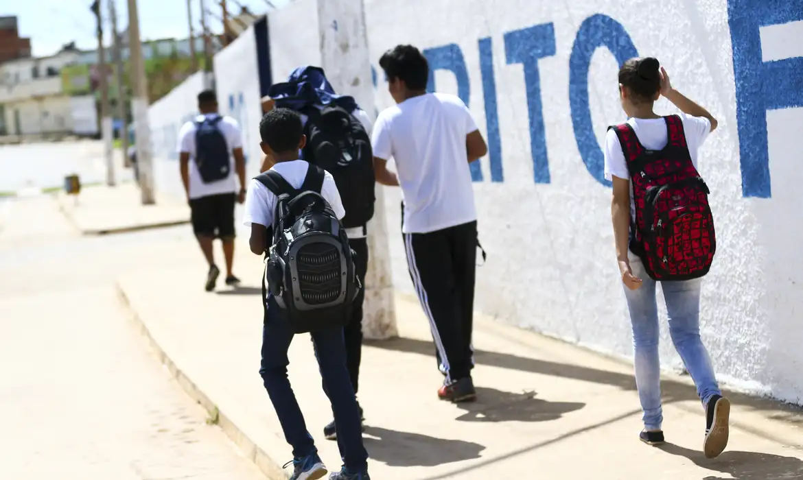 Alunos saindo de escola na Estrutural. Foto: Marcelo Camargo/Agência Brasil/Arquivo