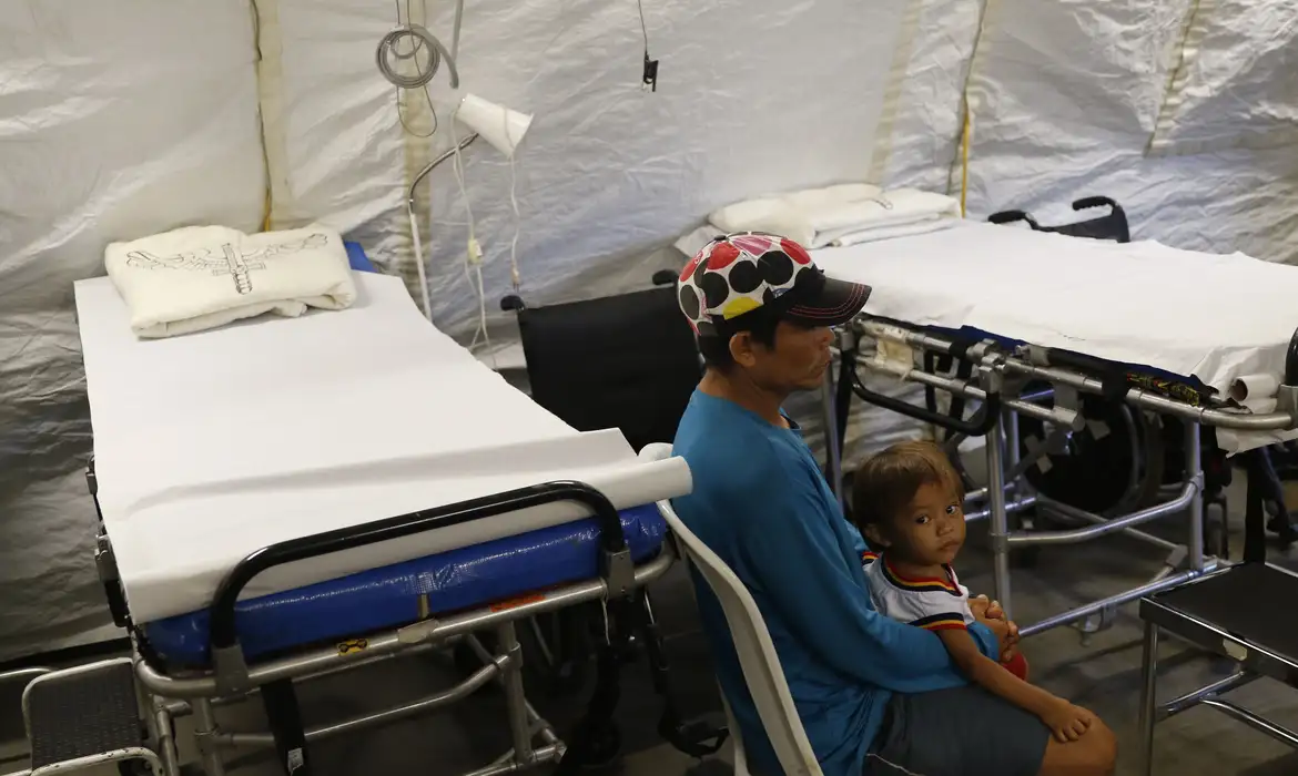 Boa Vista (RR), 08.02.2023 - Atendimento aos indígenas Yanomami trazidos ao Hospital de Campanha da Força Aérea Brasileira, instalado na na Casa de Saúde do Índio, em Boa Vista (RR). Foto: Fernando Frazão/Agência Brasil