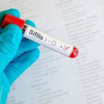 A sífilis, que já foi doença do passado, agora é epidemia do presente — Rico Vasconcelos para VivaBem UOL