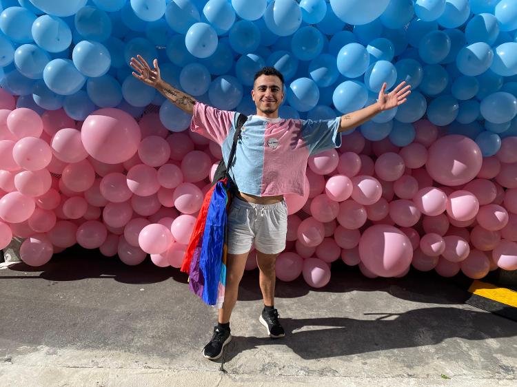 O tunísiano Matheus Jade Esseyah na Parada do Orgulho LGBT em São Paulo, em 2023