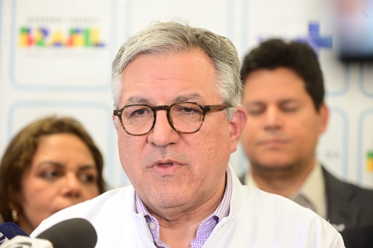 Ministro Alexandre Padilha (PT) durante visita a empresa Biomm, em Nova Lima 