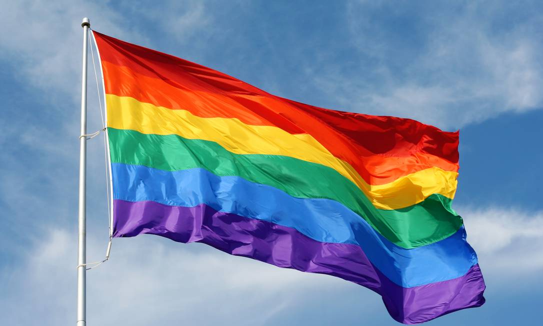 O governo americano está proibindo suas embaixadas de hastear a bandeira do arco-íris neste mês de junho, que é conhecido como mês do orgulho LGBTI Foto: shutterstock