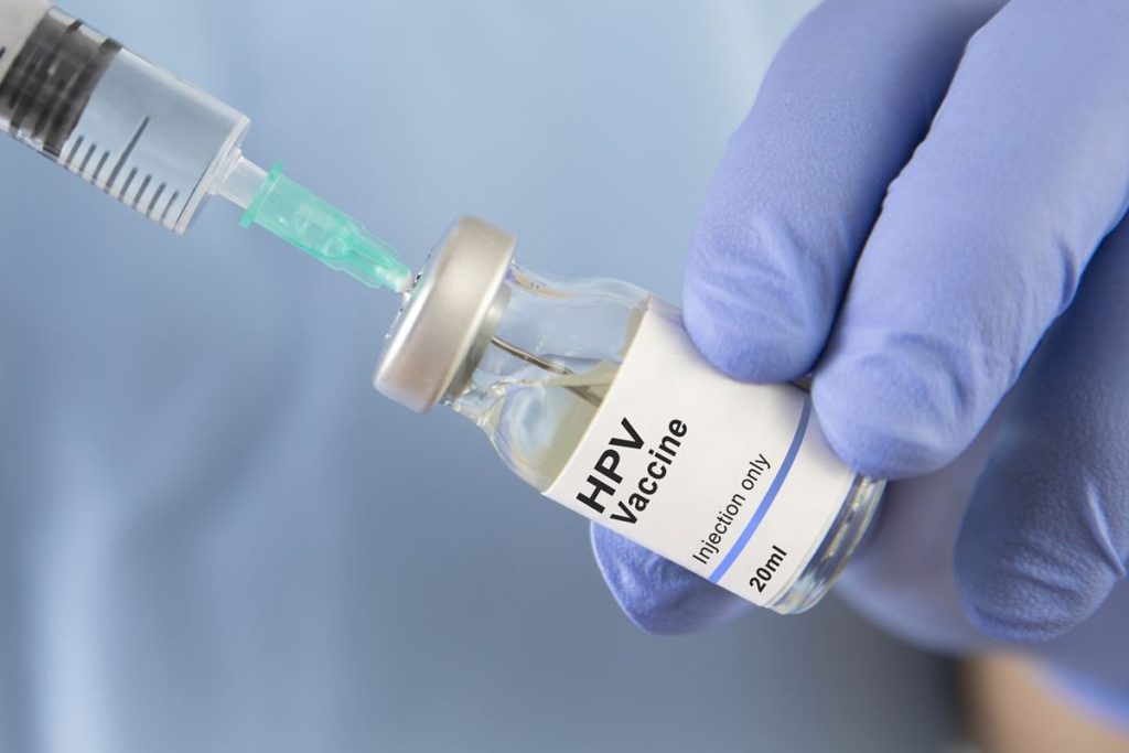 Vacina contra HPV reduz pela metade circulação do vírus entre jovens e já protege até quem não se vacinou, revela maior estudo da América Latina
