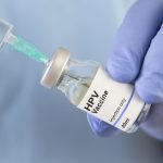 Vacina contra HPV reduz pela metade circulação do vírus entre jovens e já protege até quem não se vacinou, revela maior estudo da América Latina