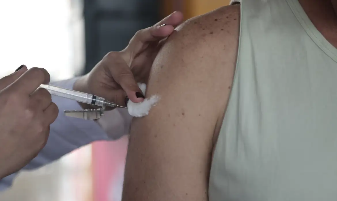 São Paulo (SP), 09/06/2025 - A Secretaria Municipal da Saúde de São Paulo inicia ações de intensificação da vacinação contra a influenza. Posto de vacinação no Terminal Parque Dom Pedro II, no centro da capital paulista. Foto: Paulo Pinto/Agência Brasil. Foto: Paulo Pinto/Agência Brasil