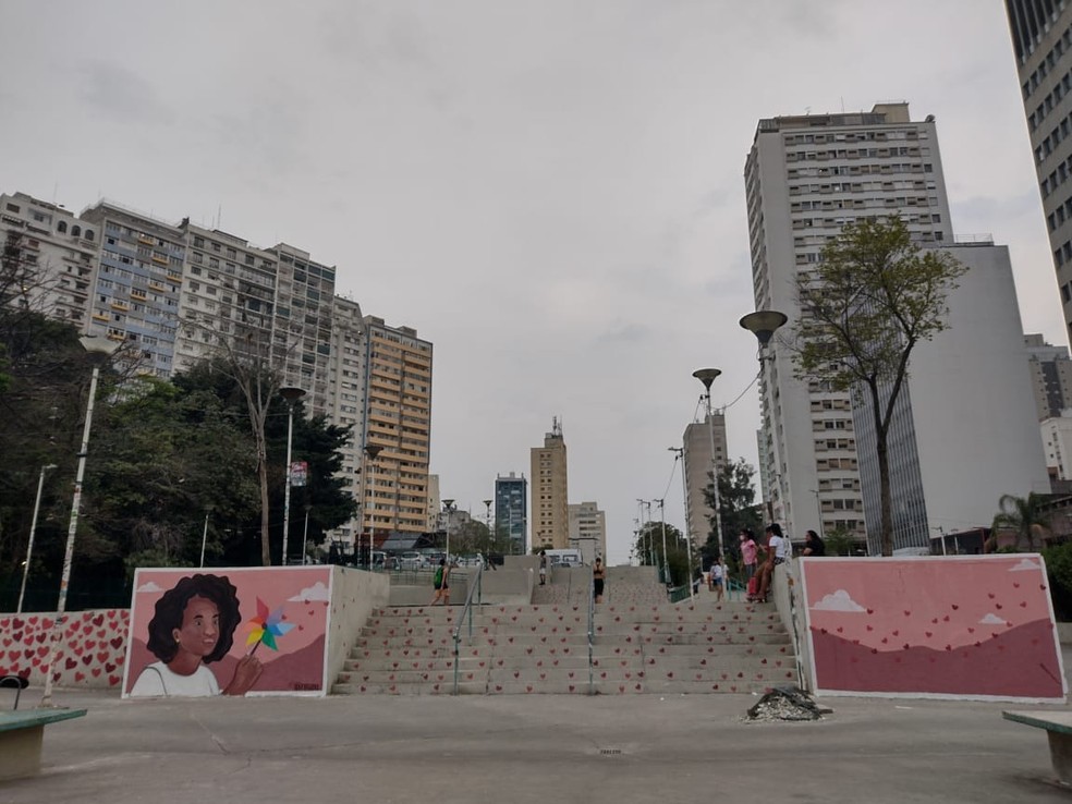 Vítimas de Covid-19 são homenageadas com memorial de despedida e cortejo na Praça Roosevelt, região central de SP — Foto: Emanuela de Godoy/Flores para Heróis/Divulgação