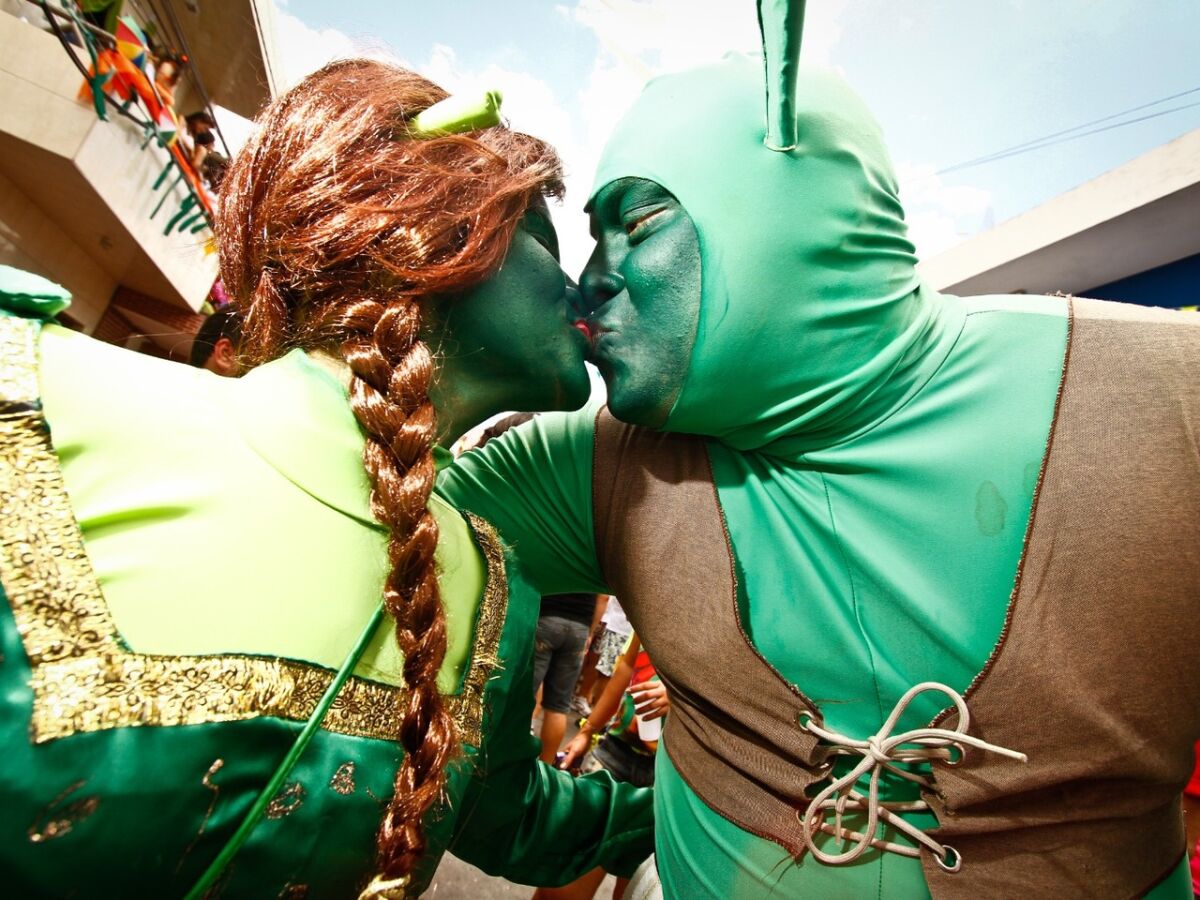 Covid-19 e HPV são algumas doenças que podem ser transmitidas pelo beijo