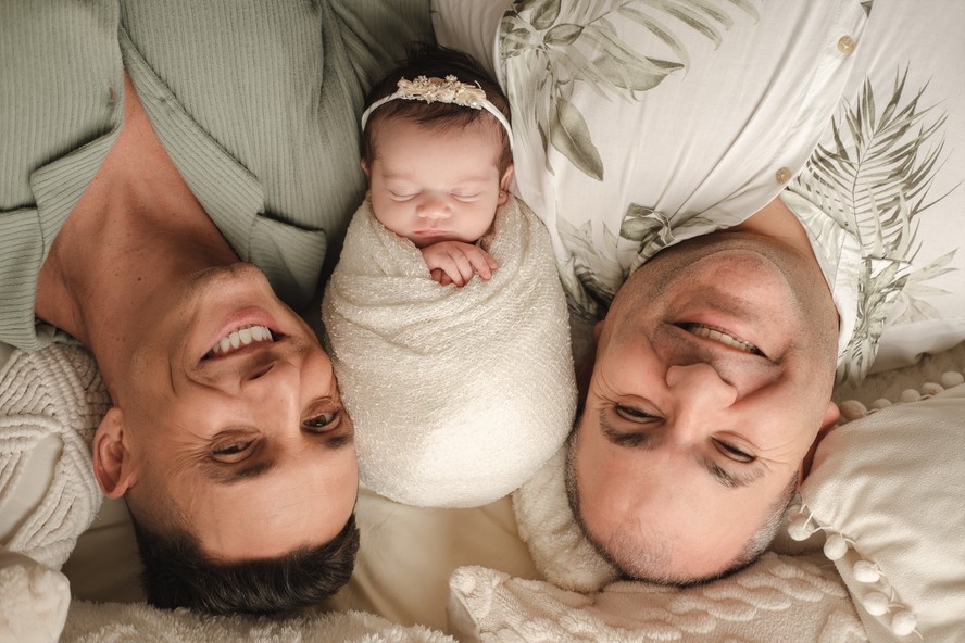 Mikael Mielke e Jarbas Bitencourt com a filha Antonella