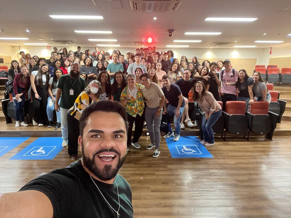 Os encontros no Senac sempre contam com um paciente com HIV e um médico e/ou psicólogo para desmistificar o quadro — Foto: Arquivo pessoal