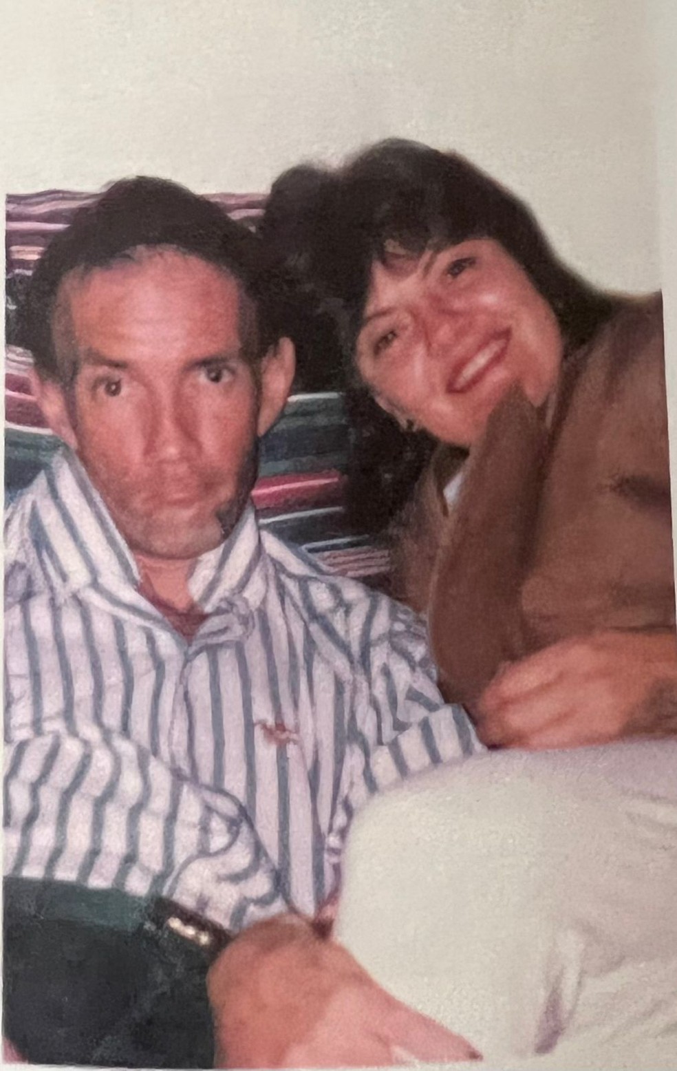 Roseli Tardelli, de 63 anos, precisou entrar com um processo com o convênio para que seu irmão Sérgio Tardelli, de 30 anos, tivesse acesso ao tratamento médico para Aids — Foto: Arquivo pessoal