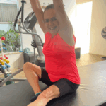 Pilates, força e superação: Silvia Almeida move o corpo e rompe o silêncio sobre viver com HIV