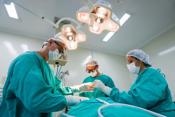 Médicos em hospital de Santa Catarina — Foto: Ricardo Trida/SECOM