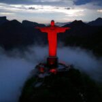 Quando a prevenção ao HIV existe, mas não chega: o Brasil fora do acordo do lenacapavir — por Erly Guedes e Susana van der Ploeg para Brasil de Fato