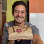 “Meu diagnóstico me tirou o emprego, a casa e o sonho de ser enfermeiro”: o preconceito que ainda exclui pessoas com HIV do mercado de trabalho