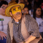 Dezembro Vermelho: Espetáculo “O Rapaz da Rabeca e a Moça Rebeca” estreia no Sesi Lab