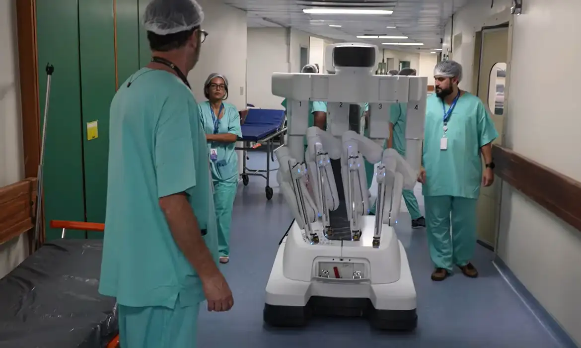 Rio de Janeiro (RJ), 17/11/2025 – Chegada do Robô Da Vinci XI ao Instituto Nacional de Câncer (Inca).Frame INCA