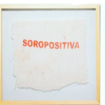 Artista Micaela Cyrino doa obra ‘Soropositiva’ ao Ministério da Saúde e transforma vivência, arte e militância em enfrentamento ao estigma